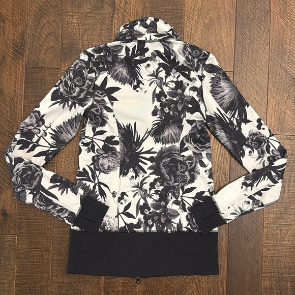 Lululemon Forme Jacket II Floral Brisk Bloom Black White Cuffins - Picture 11 of 13